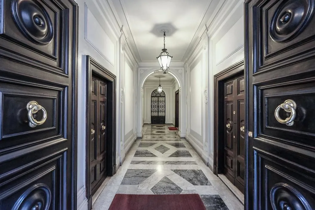 Spanish Steps Art Apartment Rome